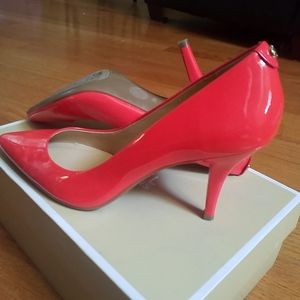 Michael Kors Mid Pump